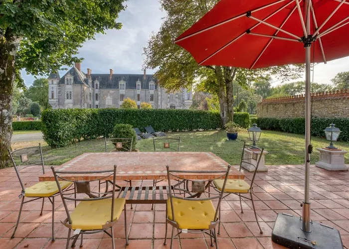 Le Du Château De La Vérie